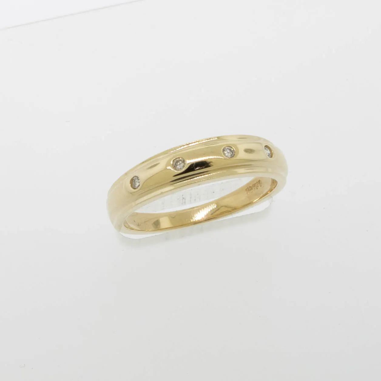 14K Yellow Gold 4 Diamond Ring Flush Set .04cttw Size 6.5 Preowned Jewelry
