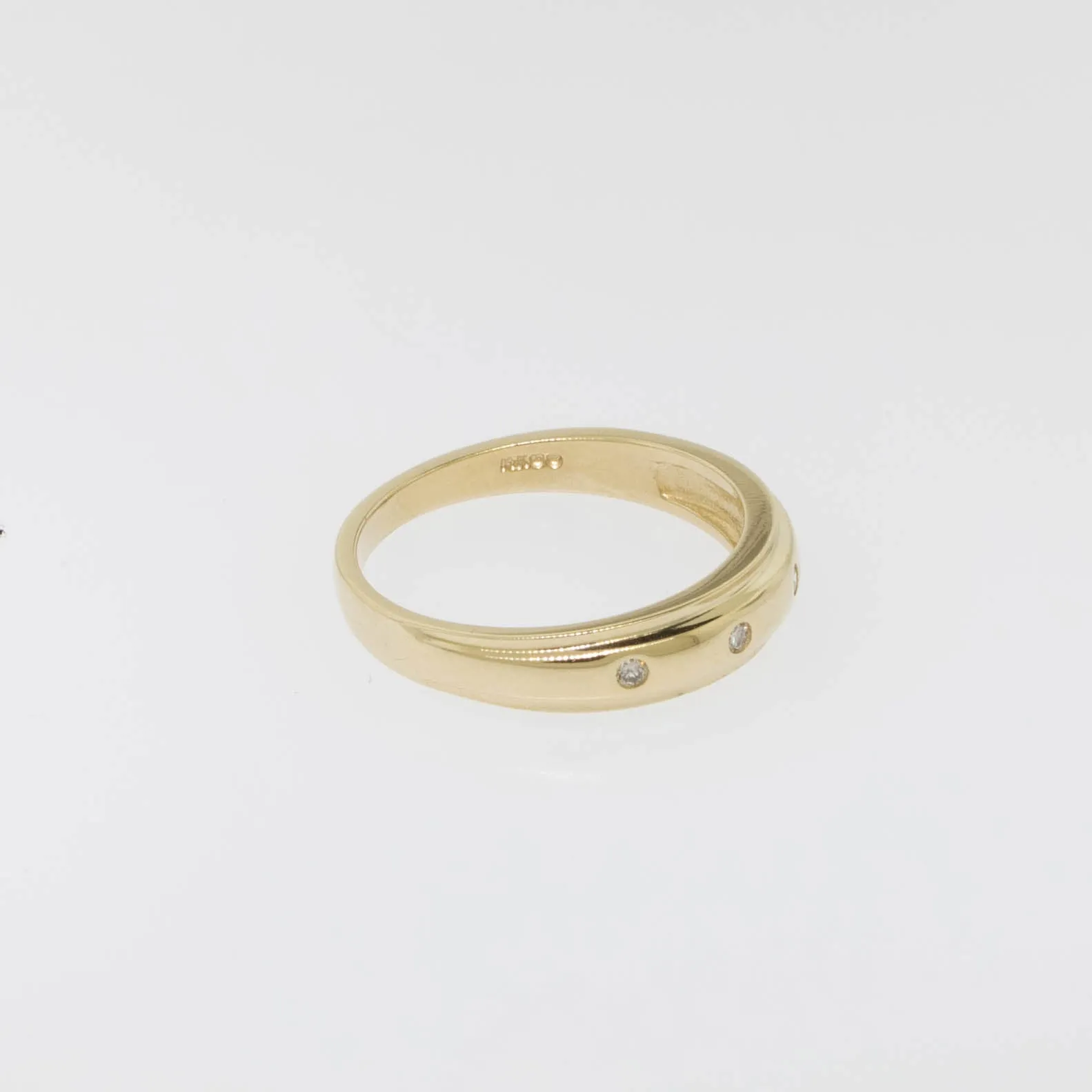 14K Yellow Gold 4 Diamond Ring Flush Set .04cttw Size 6.5 Preowned Jewelry