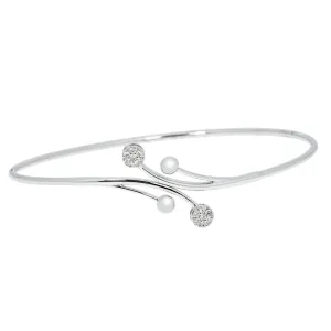 18K White Gold & 0.11 ct Diamond Bangle (4.07 grams)