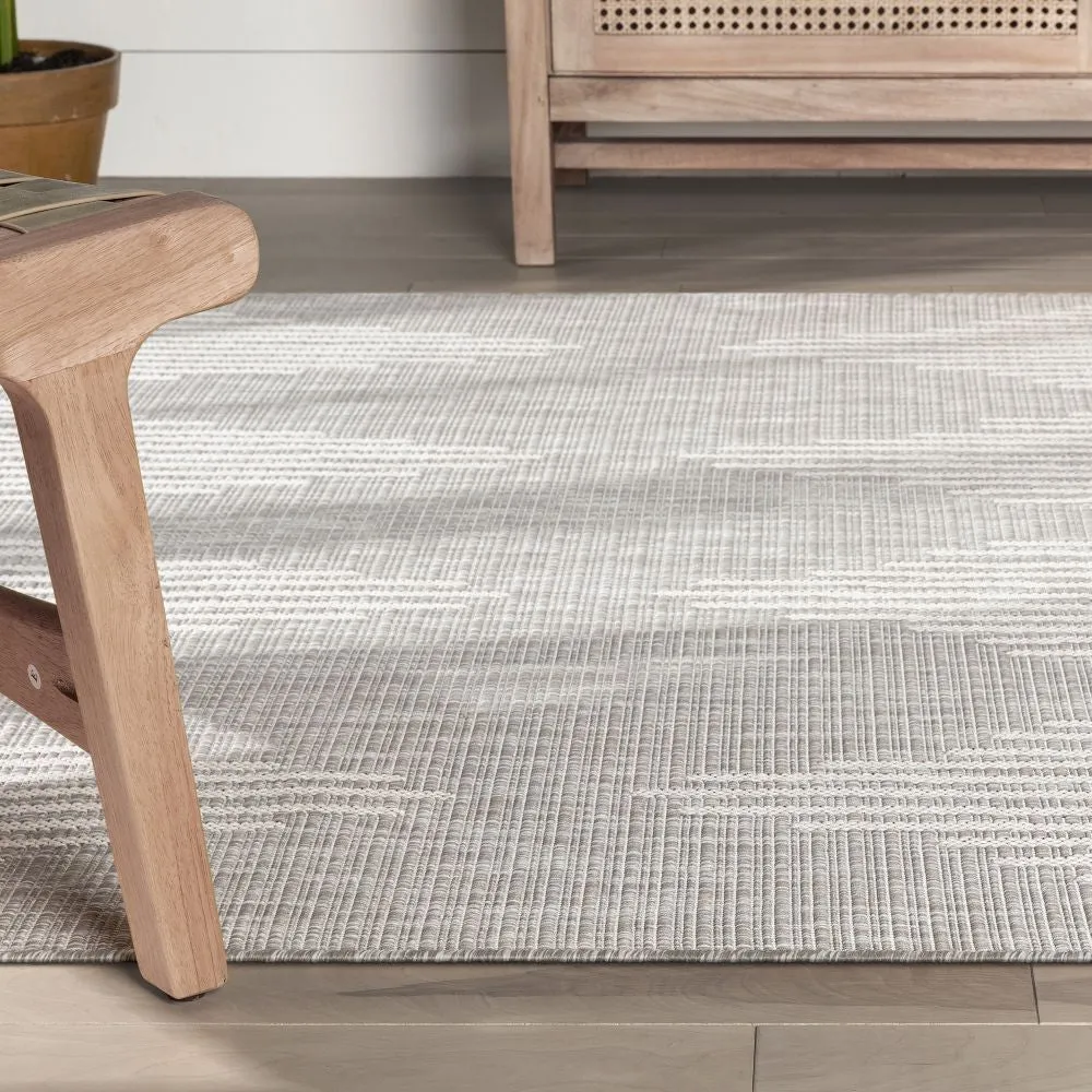 Kai Modern Chevron Pattern Grey 5'3" x 7'3" Flat-Weave Indoor/Outdoor Rug