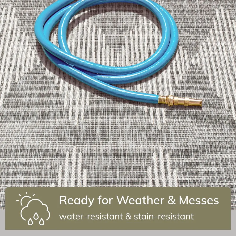 Kai Modern Chevron Pattern Grey 5'3" x 7'3" Flat-Weave Indoor/Outdoor Rug